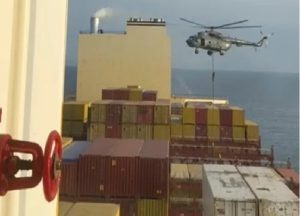 إيران تعمل على إطلاق طاقم سفينة خطفتها مرتبطة بإسرائيل