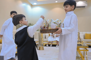 “العيدية”.. عادة أصلية تعزز العلاقات الاجتماعية في منطقة الحدود الشمالية