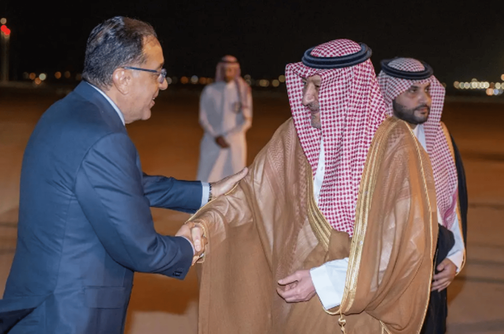رئيس الوزراء المصري يصل الرياض استعدادا للمشاركة في اجتماع المنتدى الاقتصادي العالمي