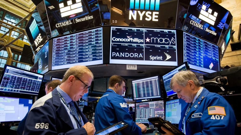 إغلاق مؤشرات الأسهم الأمريكية على ارتفاع.. وانخفاض أسعار العقود الآجلة للذهب