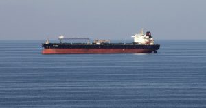 مضيق هرمز.. شريان النفط العالمي ساحة صراعات منذ عقود