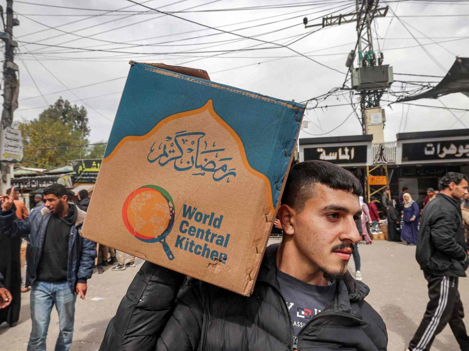 اللجان العشائرية بغزة تعلن وقف تأمين المساعدات