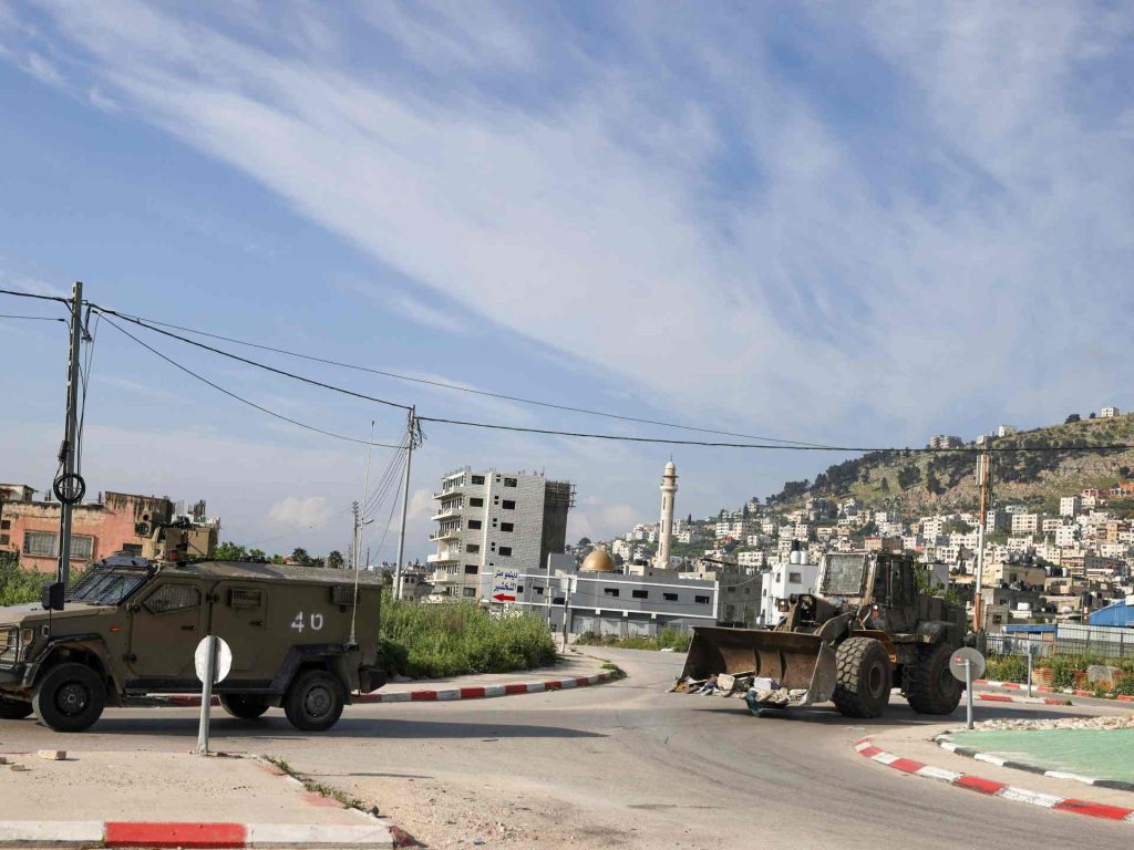 قوات الاحتلال الإسرائيلي تقتحم مدنا وبلدات بالضفة الغربية