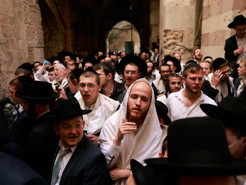 المستوطنون يواصلون اقتحام الأقصى والاحتلال ينفذ اعتداءات جديدة بالضفة