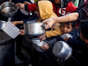 الغارديان: على حلفاء إسرائيل أن يقولوا لها “كفى”