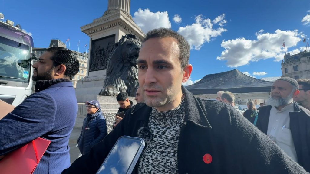 الممثل البريطاني خالد عبد الله: هكذا ندعم معركة الوعي بقضية فلسطين