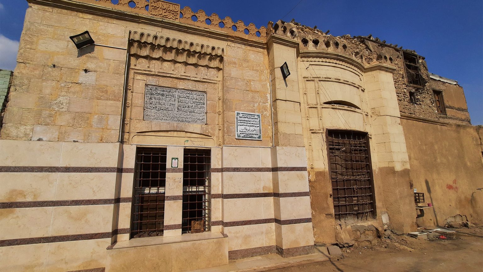 دموع “بقيع مصر” ومدينة الموتى التاريخية.. ماذا بقى من قرافة القاهرة؟