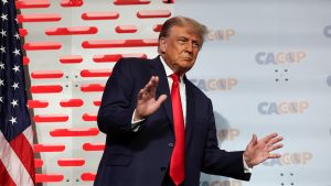 اختيار هيئة محلفين تمهيدا لأول محاكمة جنائية لرئيس أميركي سابق