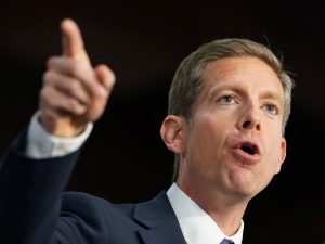 نائب أميركي مدعوم من “أيباك” يدعو لتغيير قيادة إسرائيل