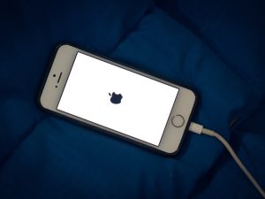 كيف تحافظ على عمر بطارية هاتف الآيفون لأطول فترة ممكنة؟