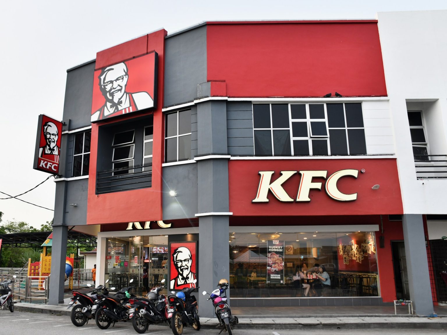 كنتاكي تغلق 108 فروع في ماليزيا إثر المقاطعة المناهضة لإسرائيل