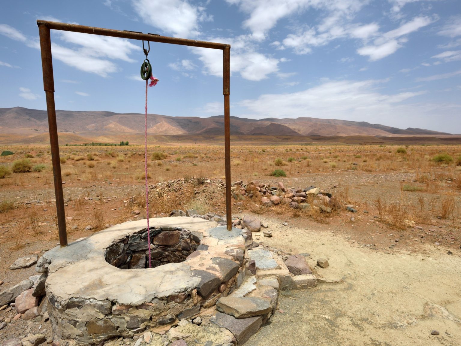 المياه الجوفيّة تُستنزف بسرعة.. هل يمكن وقف نزيفها؟