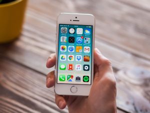 كيف تحسن أداء هاتف آيفون قديم؟