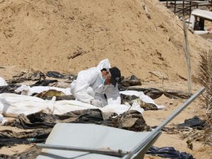 هل بخّرت قنابل إسرائيل الحرارية جثثا غزية وحولتها إلى رماد؟