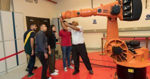 عالِم الروبوتات مكي حبيب للجزيرة نت: القدرات العلمية للطالب العربي لا تقل عن غيره بل تزيد