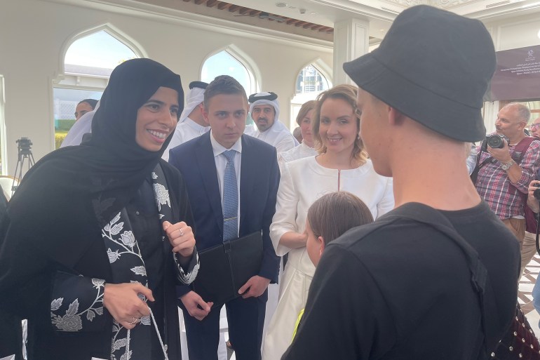 - الجزيرة - لولوة الخاطر تلتقي بالإطفال الروس الذين لم شملهم مع أسرهم