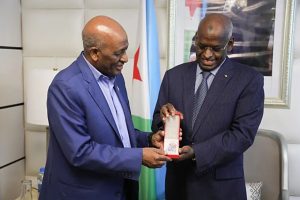 منح أرفع وسام جيبوتي للجزيرة الوثائقية عن فيلمها “الملا العاقل”