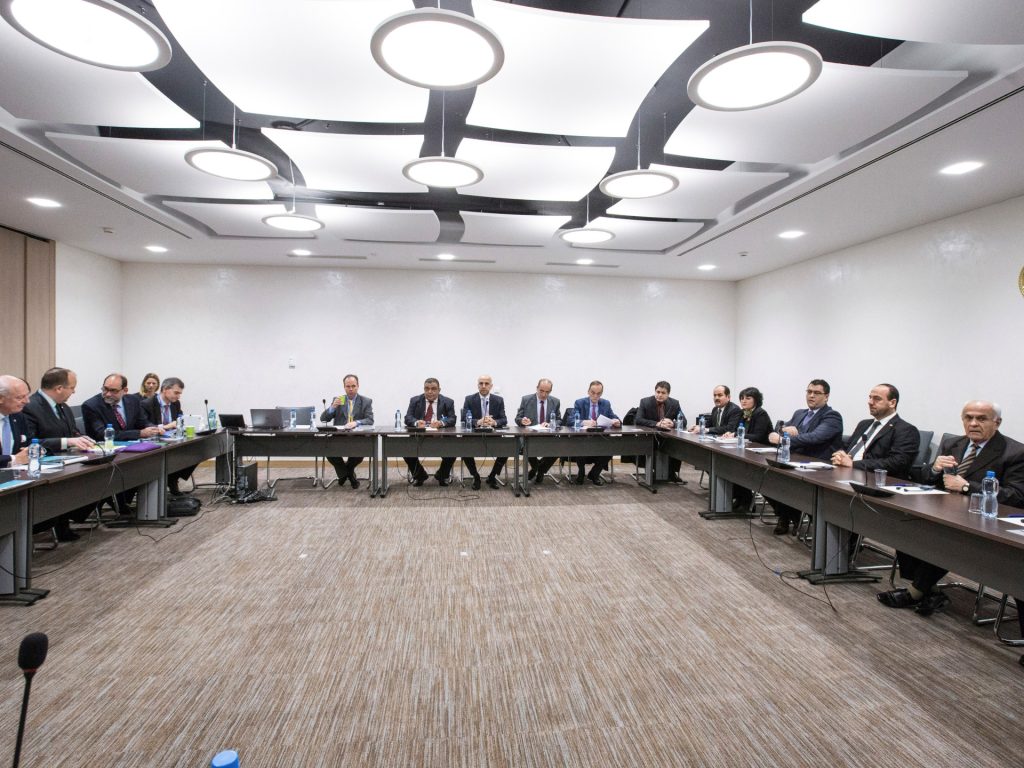 مأزق الحل السياسي بسوريا من بيان جنيف إلى “ورقة اللاورقة”