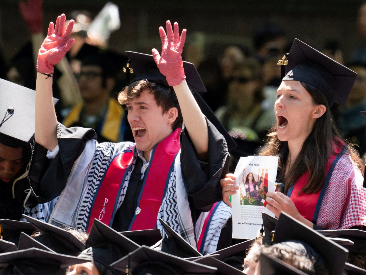 الطلاب في الغرب بين واجب حياد الجامعات والدفاع عن غزة