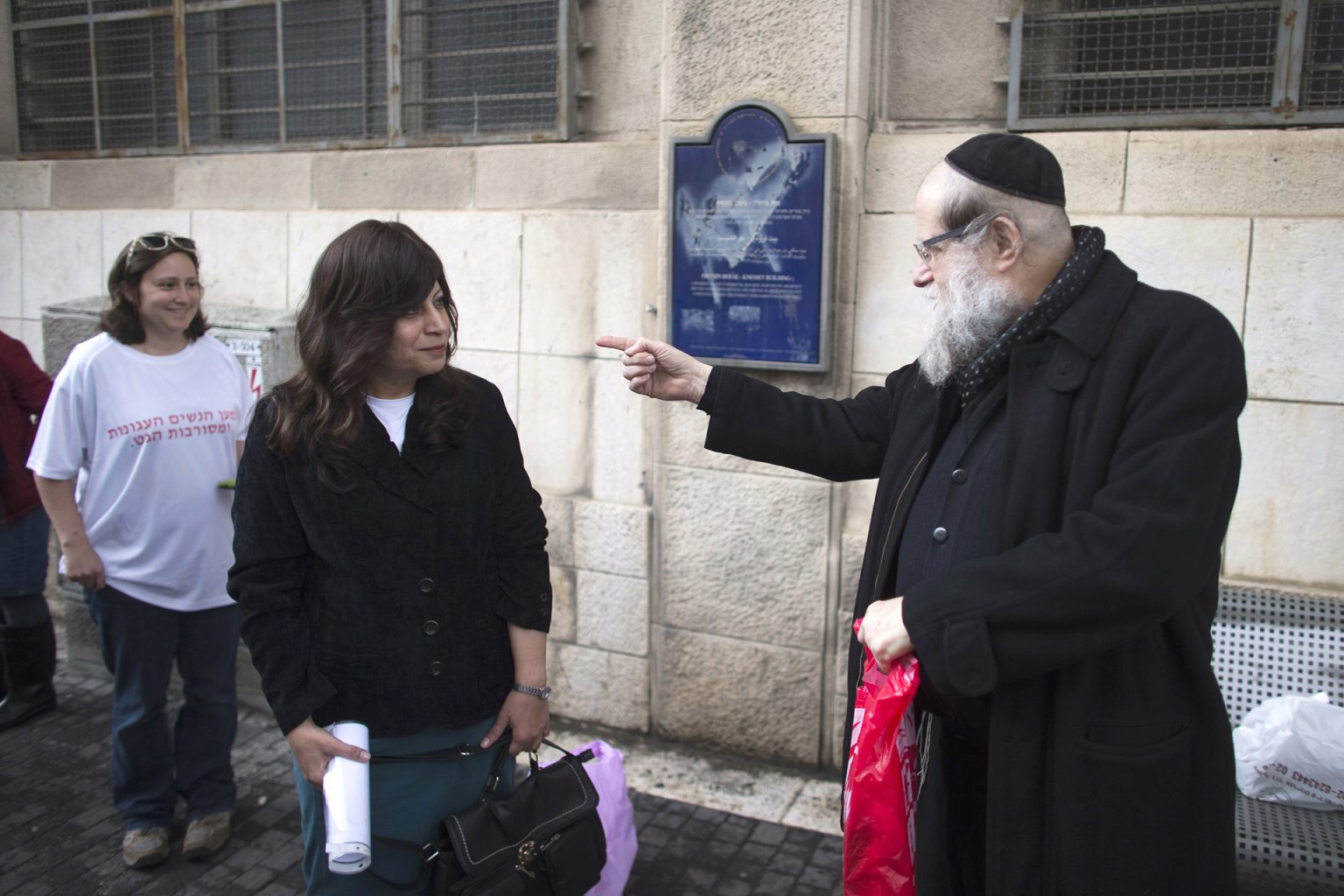 هآرتس: إسرائيل منقسمة بشكل لا يمكن تجسيره