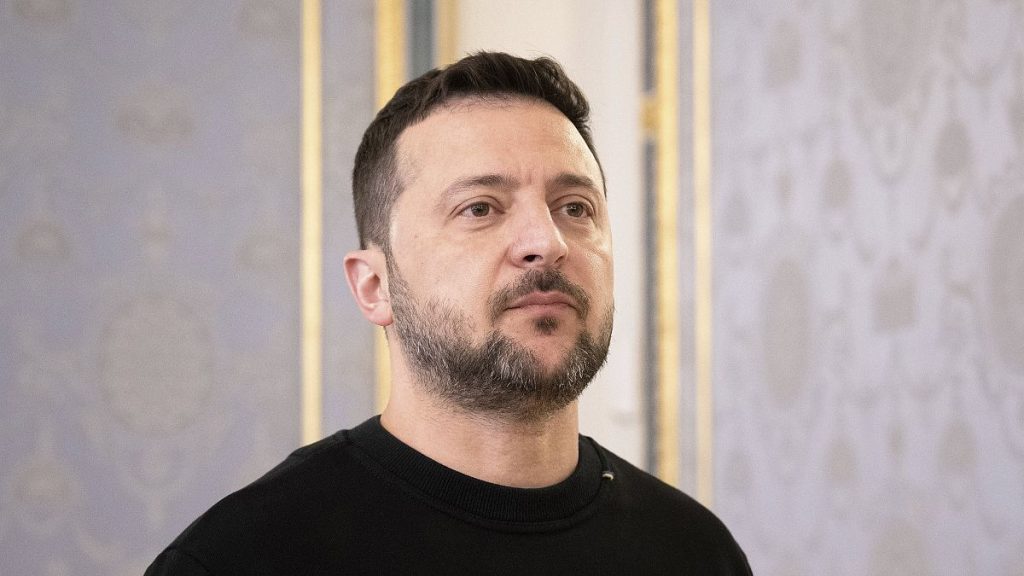 الرئيس الأوكراني زيلينسكي: “الوضع في منطقة دونيتسك صعب للغاية”