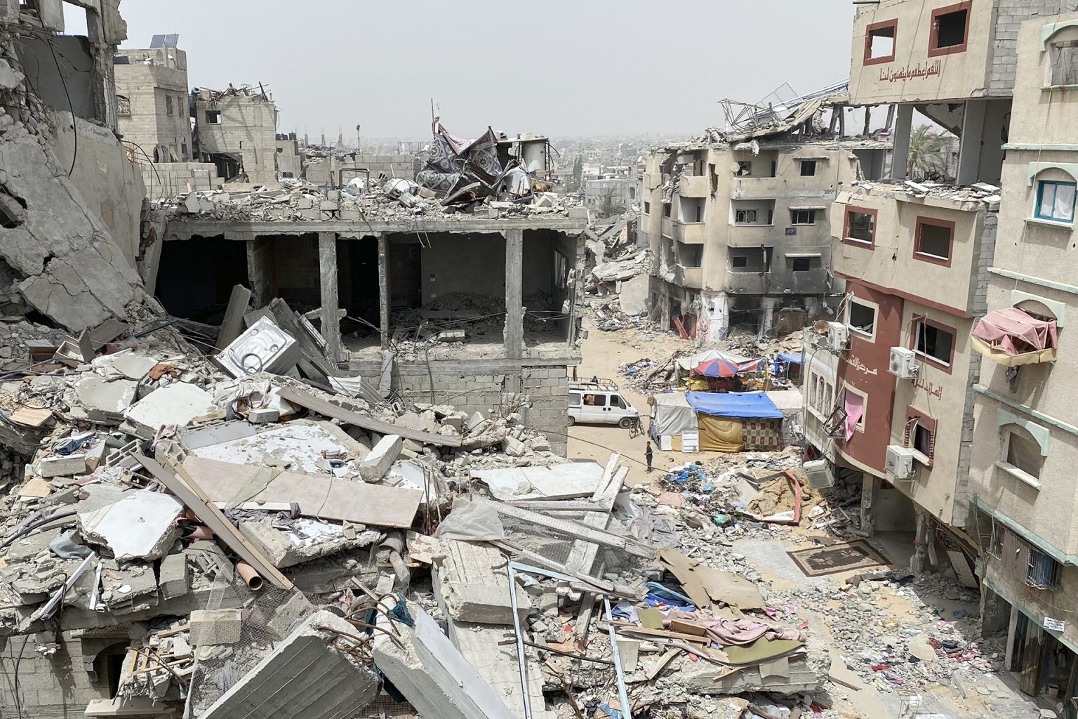 خان يونس.. الحياة تنبت من وسط الدمار