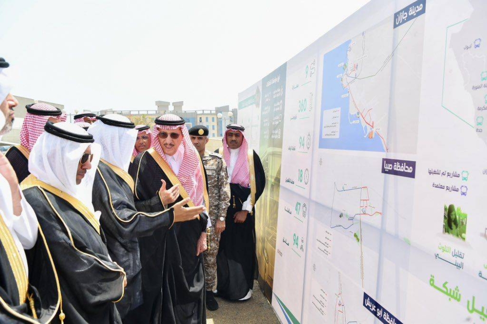 أمير جازان يدشن مشروع النقل العام بالحافلات في المنطقة