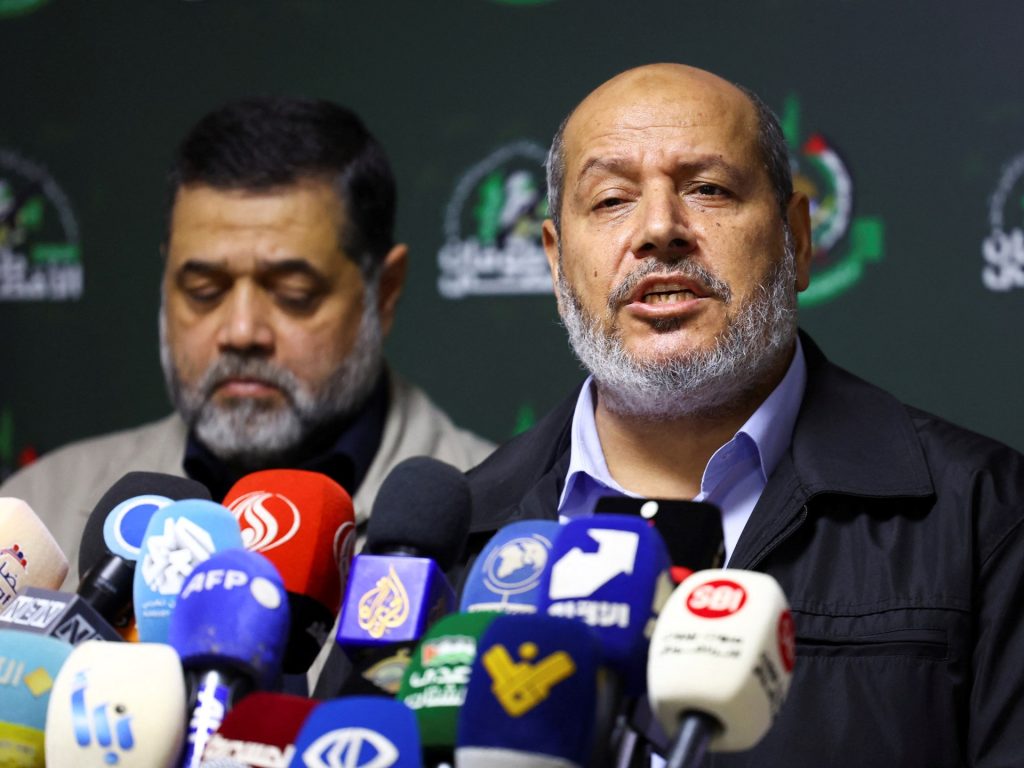 حماس تبحث الرد على مقترح لوقف إطلاق النار ووفدها يغادر القاهرة