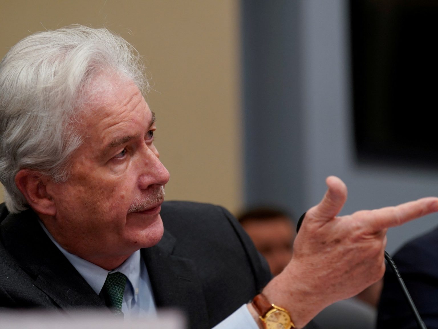 بيرنز في باريس لإحياء مفاوضات غزة وحديث عن “تنازلات” إسرائيلية