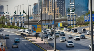 المرور: 5 حالات تلزم قائد المركبة بالبقاء أقصى الجانب الأيمن