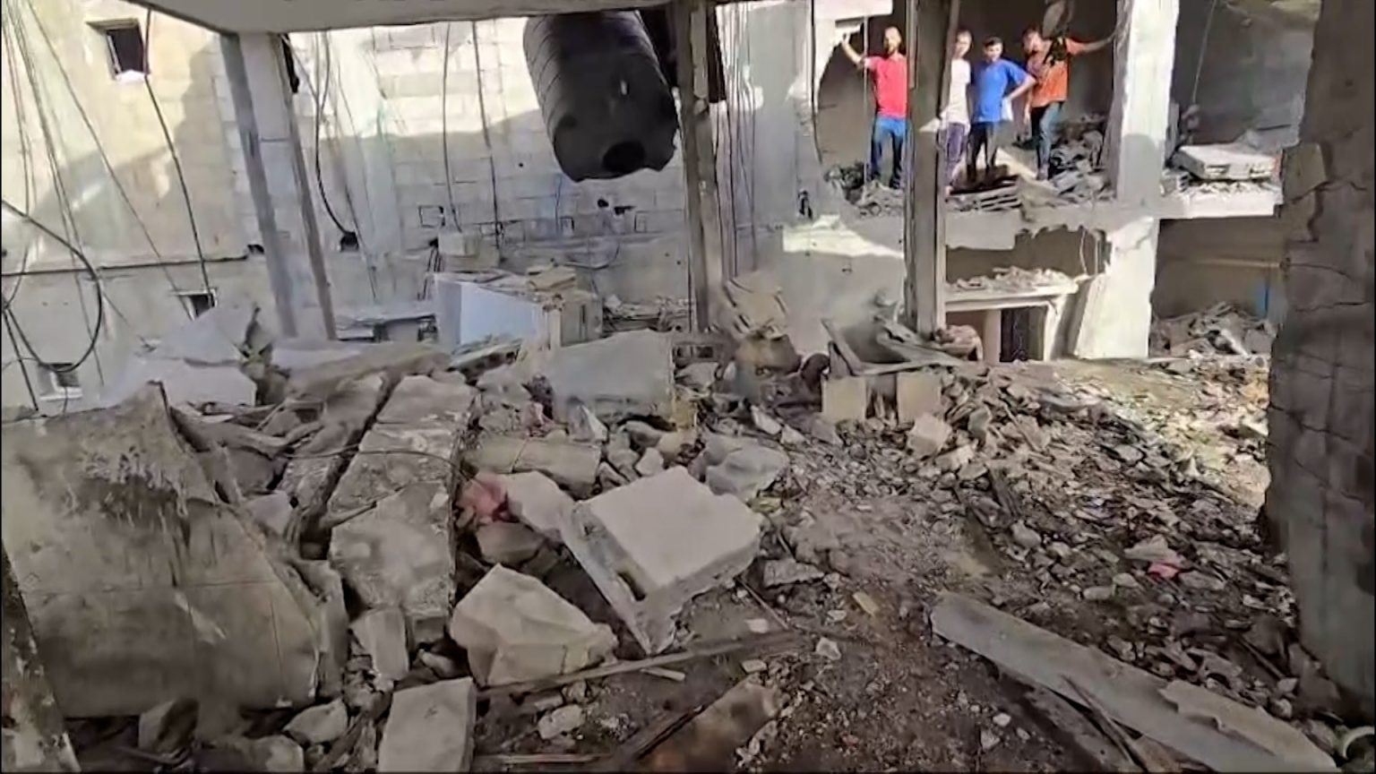 شهداء ومعارك طاحنة بجباليا والمقاومة تنفذ عمليات جديدة بالقطاع