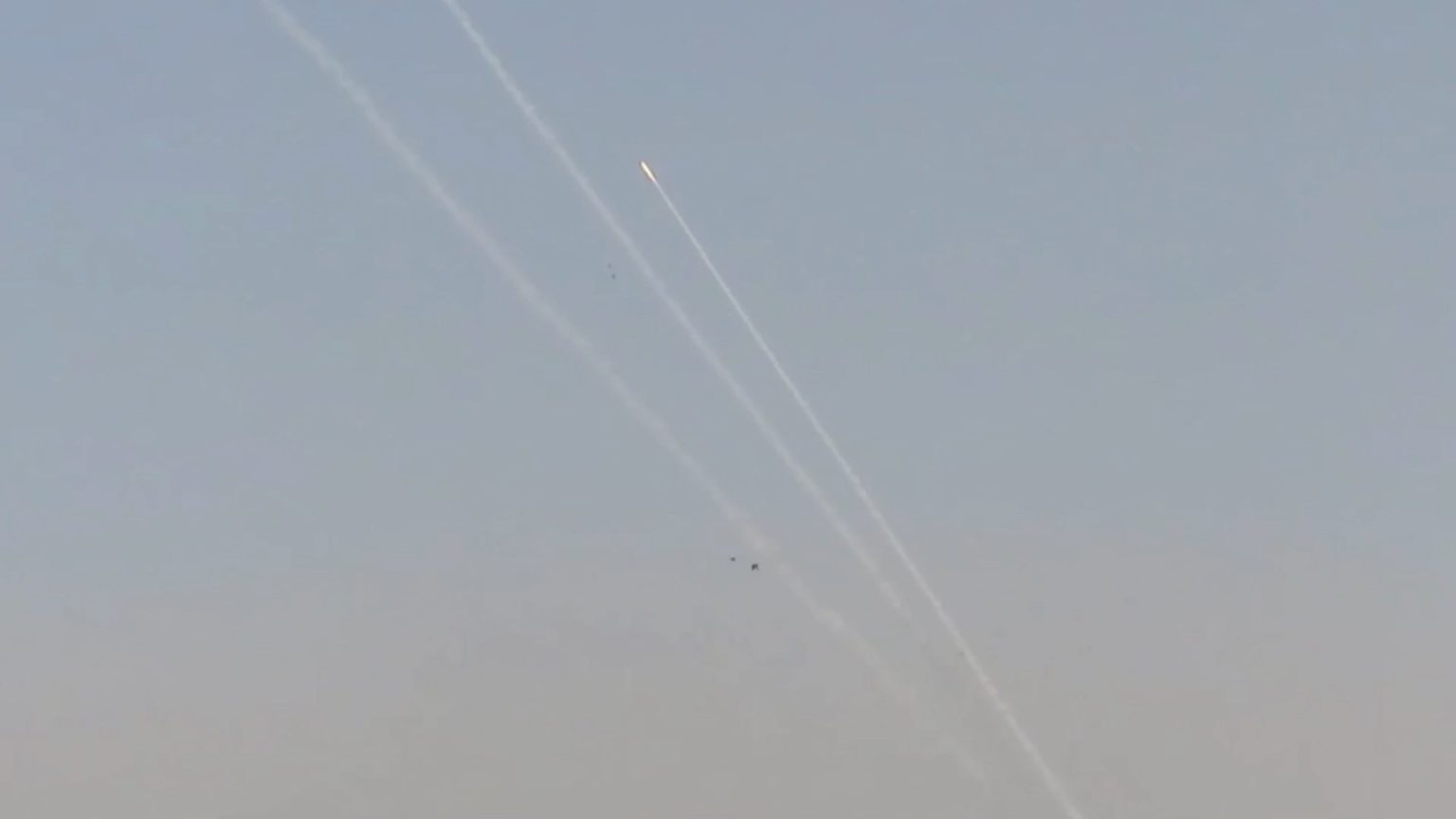 إسرائيل: حماس قصفت تل أبيب من مواقع على بعد 800 متر من قواتنا