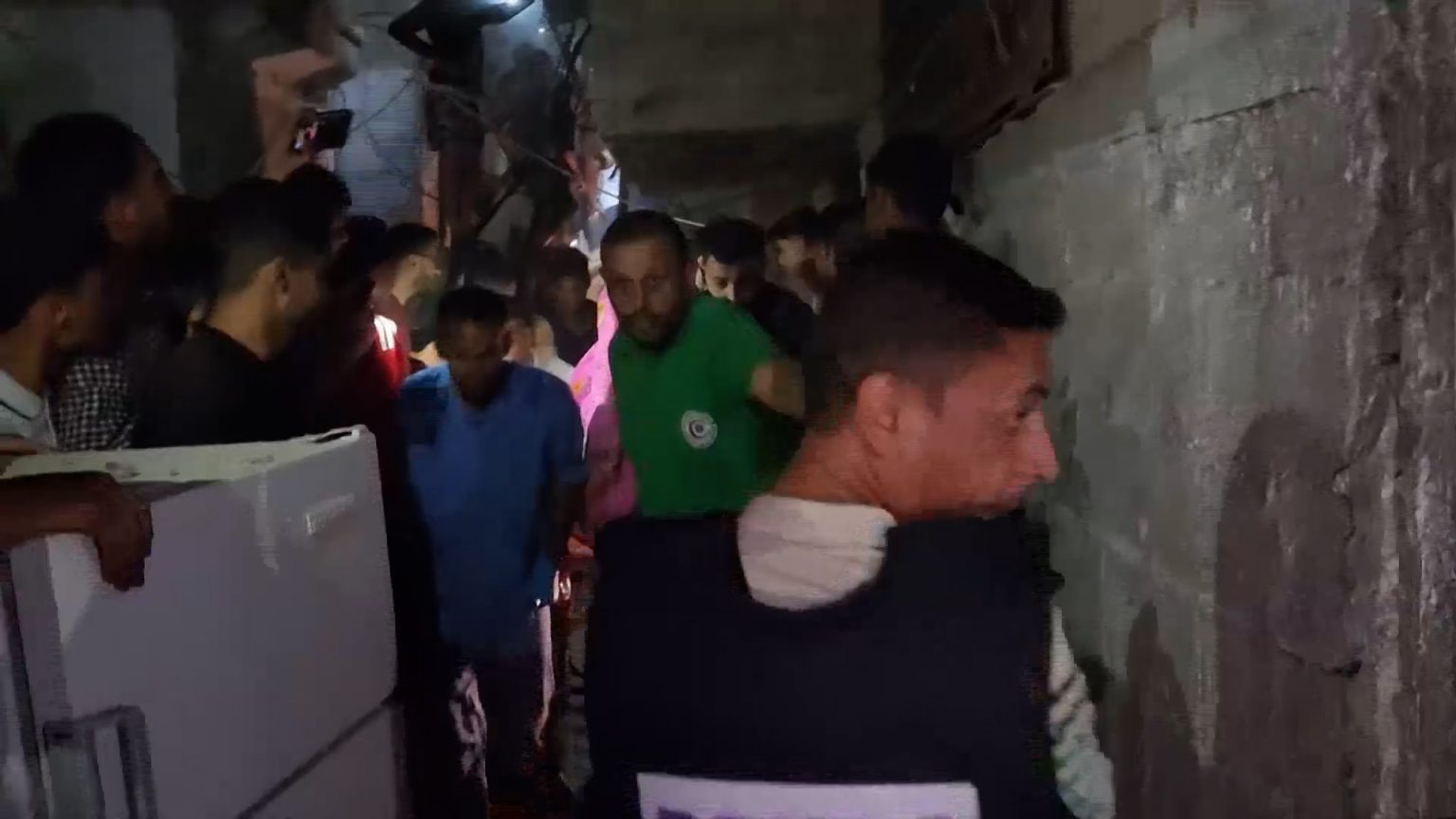 5 شهداء بينهم حامل في قصف إسرائيلي لشقة سكنية غربي رفح