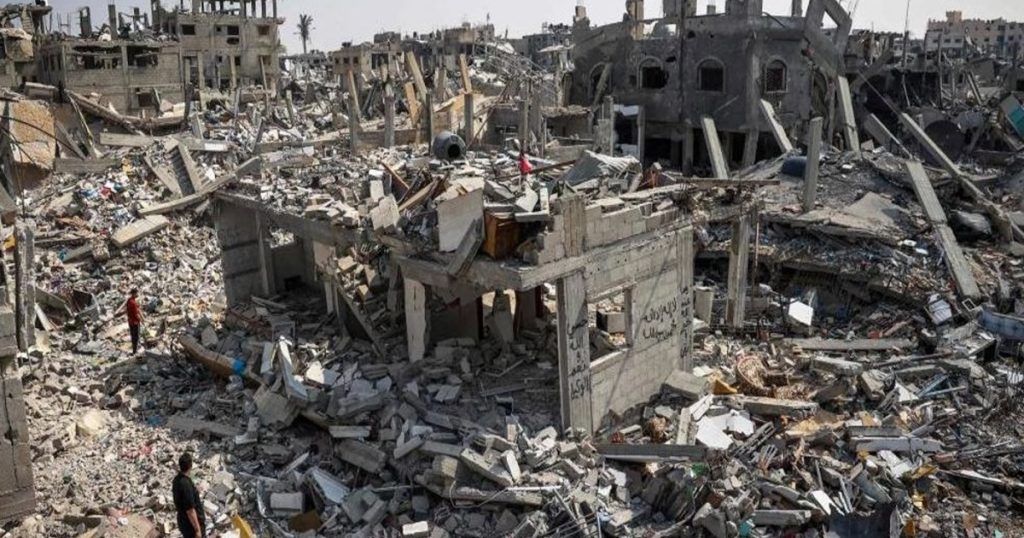 إعمار غزة بركام المباني ومياه البحر.. طلاب مصريون يغيثون القطاع بالعلم