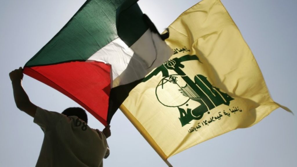 آلاف المقاتلين المدعومين من إيران يعرضون الانضمام إلى حزب الله