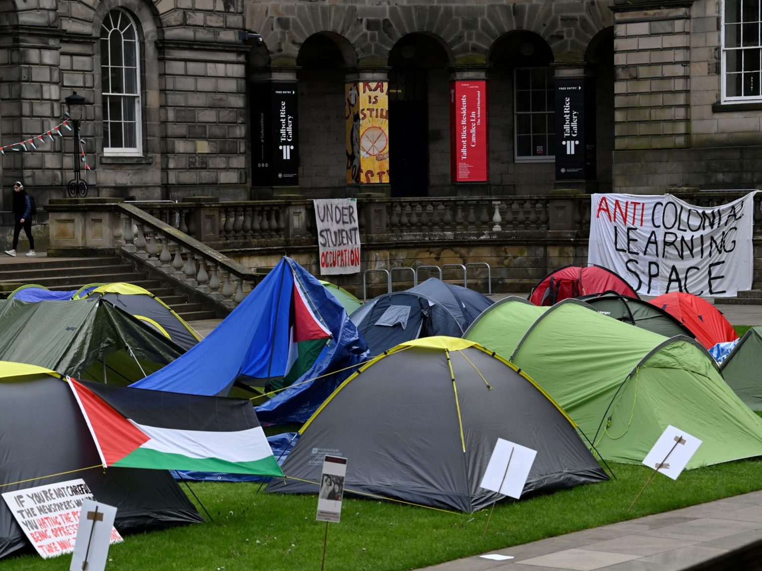 إضراب عن الطعام واعتصامات.. كيف غيرت غزة حياة الطلاب في بريطانيا؟