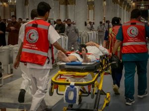 500 متطوع ومتطوعة ينفذون خطة هيئة الهلال الأحمر بالموسم الثاني لحج 1445هـ