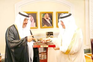 أمير تبوك يستقبل مدير محطة الخطوط السعودية