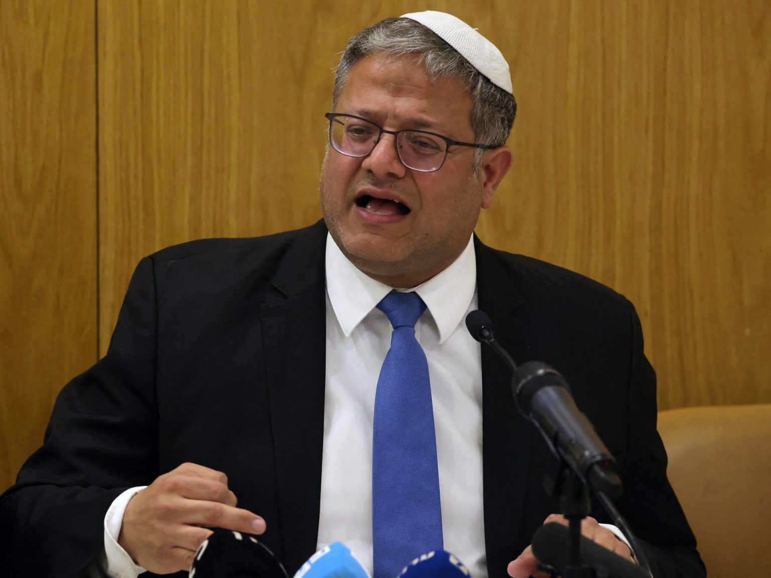 بن غفير يطالب بدخول مجلس الحرب ويصف انسحاب غانتس بالفرصة العظيمة