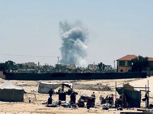 مقتل ضابط و3 جنود والاحتلال يستهدف خيام النازحين في رفح