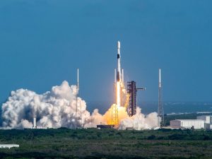 سبيس إكس تطلق قمرا صناعيا آخر للاتصالات يغطي القارة الأوروبية