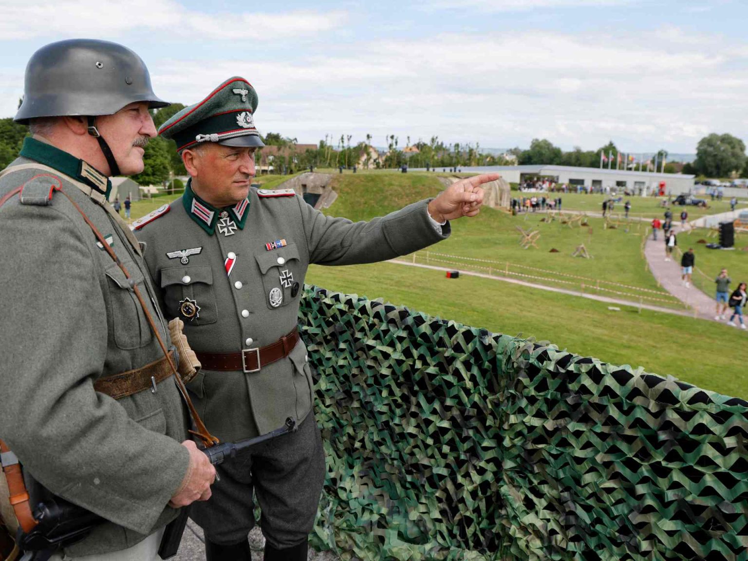 إنزال النورماندي.. كيف يمكن إحياء ذكرى قتلى الألمان دون الاحتفاء بالنازية؟
