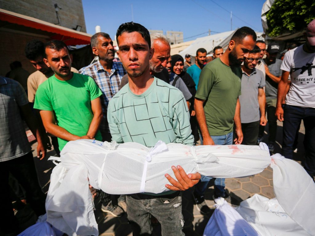 الاحتلال يرتكب 3 مجازر بغزة وتحذيرات من تصاعد حرب التجويع
