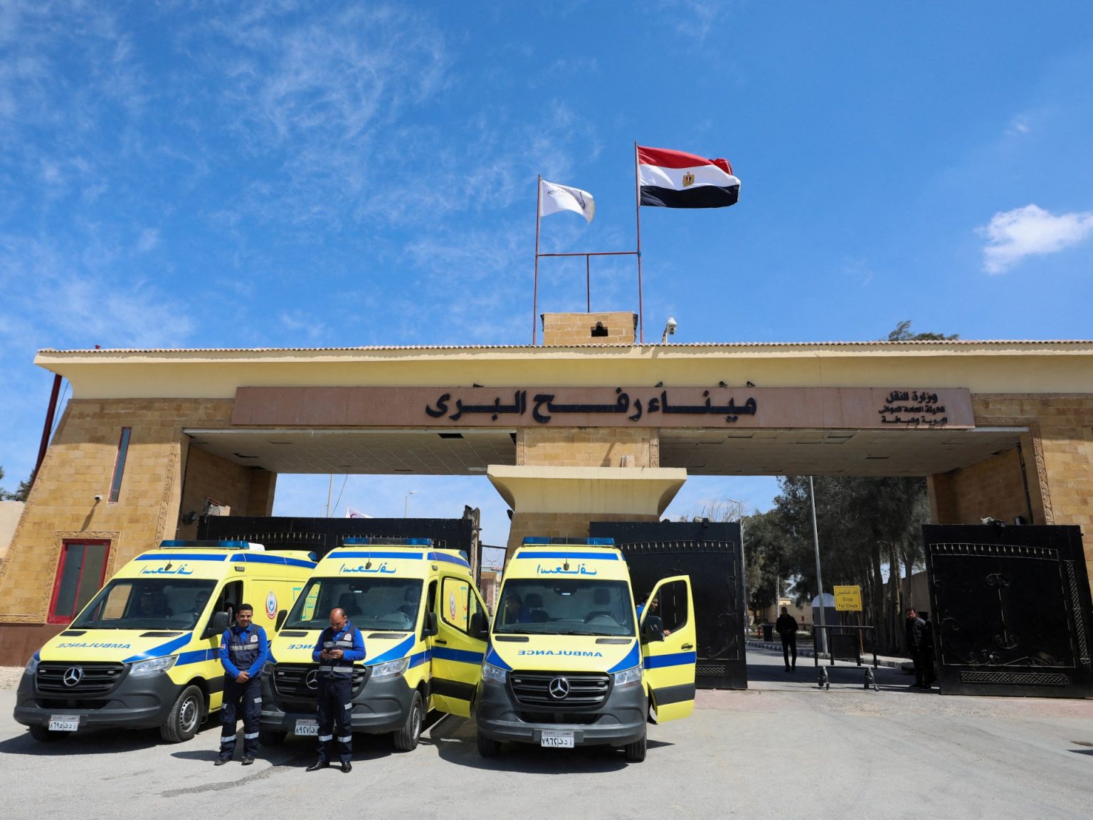 مصر تتمسك بانسحاب إسرائيل من معبر رفح