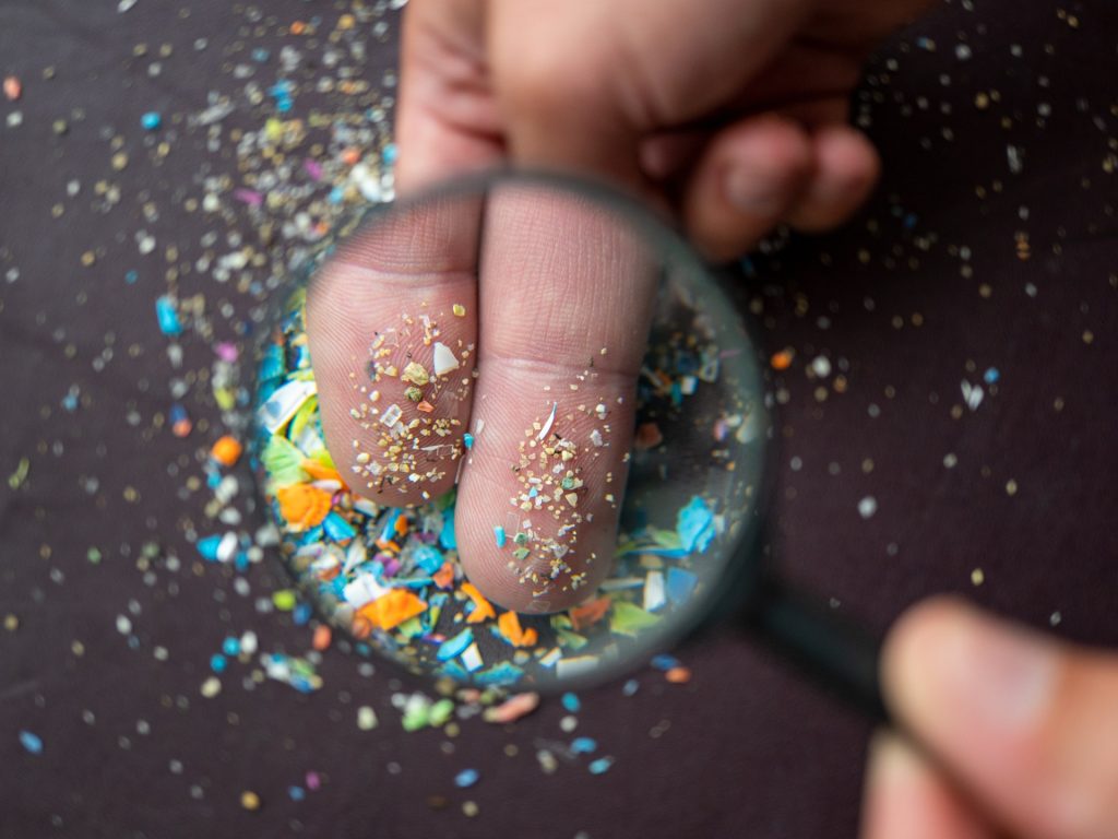 التعلم الآلي يساعد العلماء في رصد الملوثات البلاستيكية