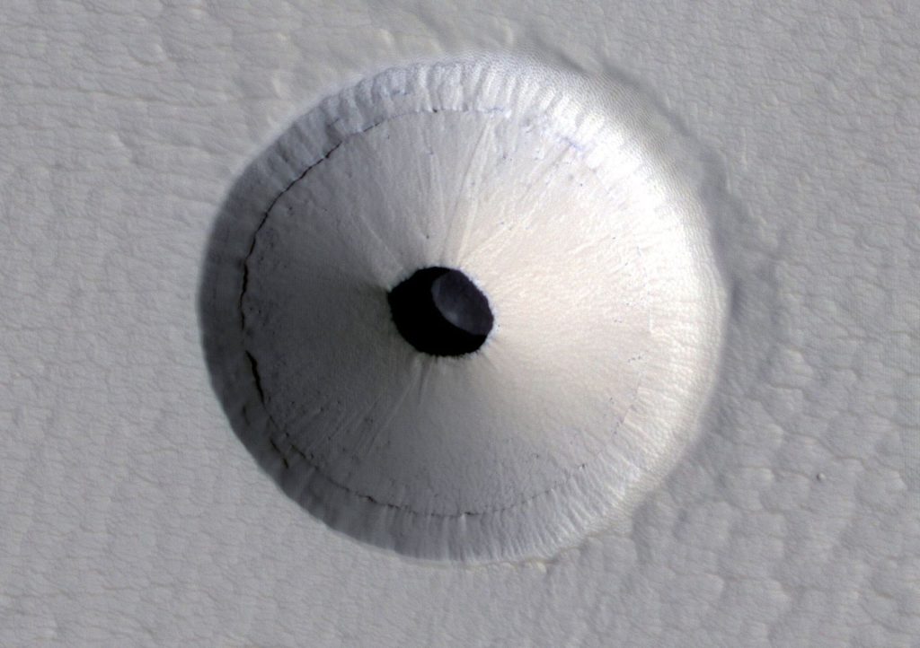 ما سرّ ثقوب المريخ التي حيرت العلماء؟