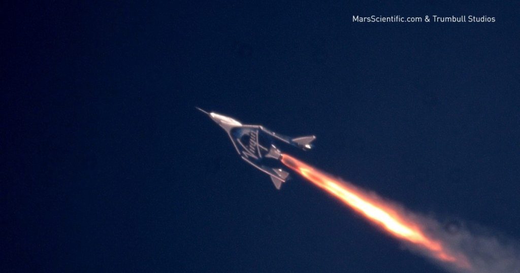 طائرة فيرجين غالكتيك الفضائية تحلّق للمرّة الأخيرة في رحلة سياحية