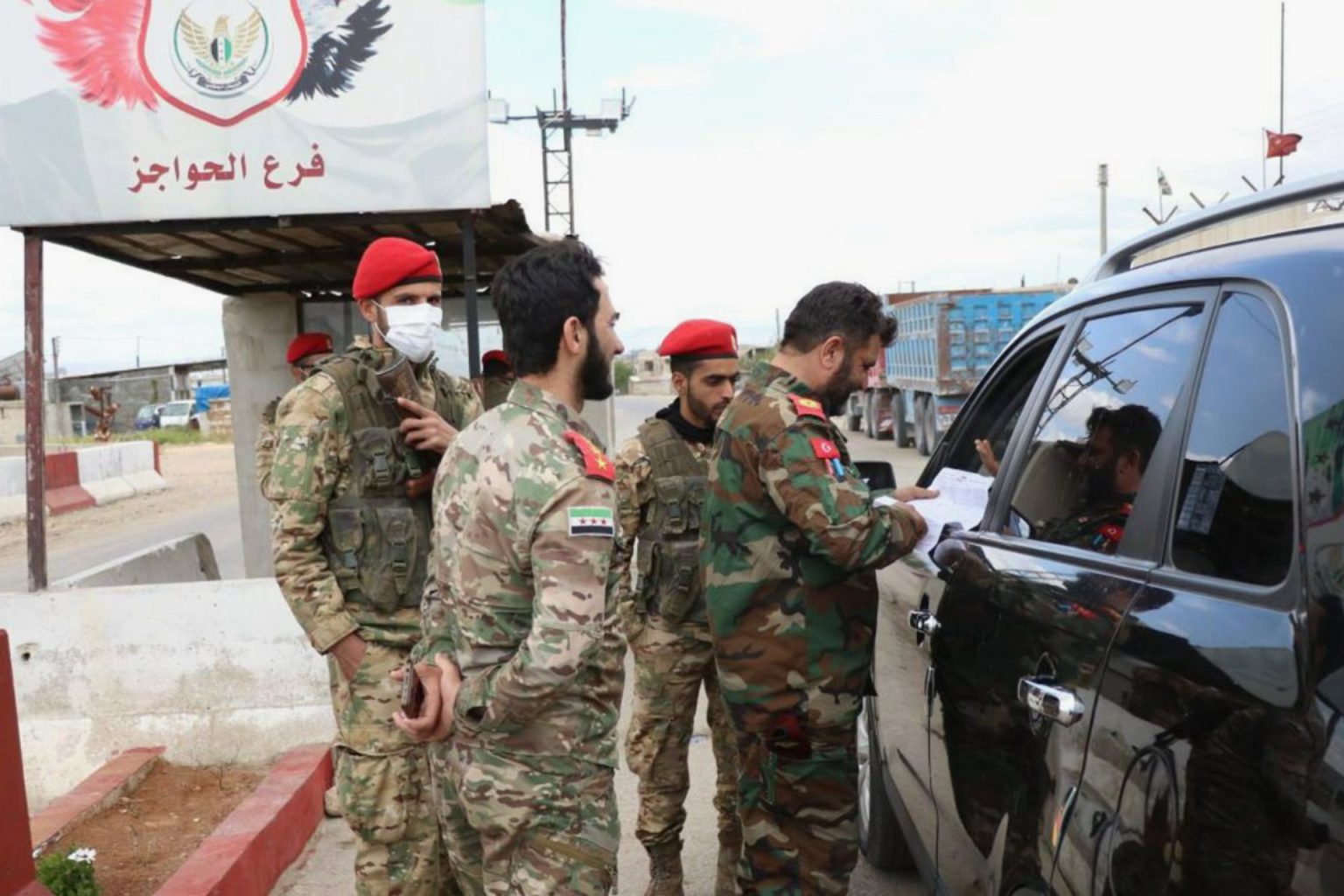 ادفع لتمر.. تهريب البشر يتصاعد بين مناطق السيطرة بسوريا