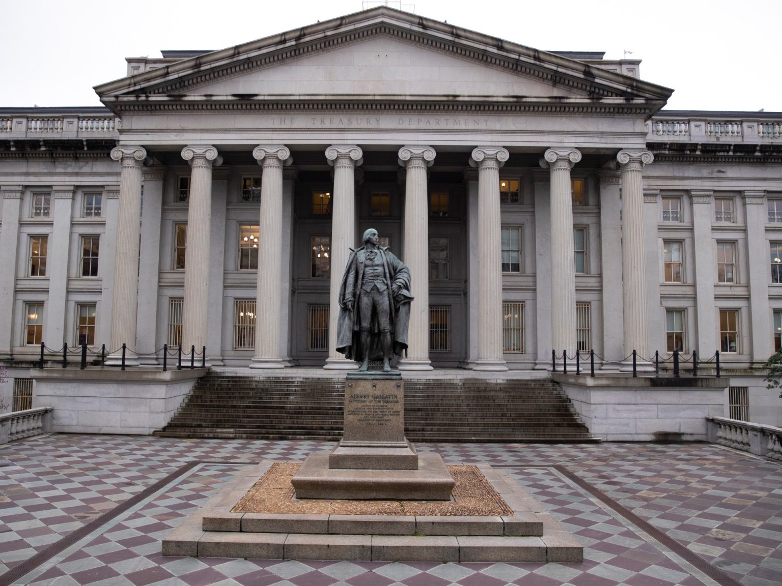 الفدرالي الأميركي يواجه قرارات مصيرية.. هل تخفض الفائدة بأكبر من المتوقع؟