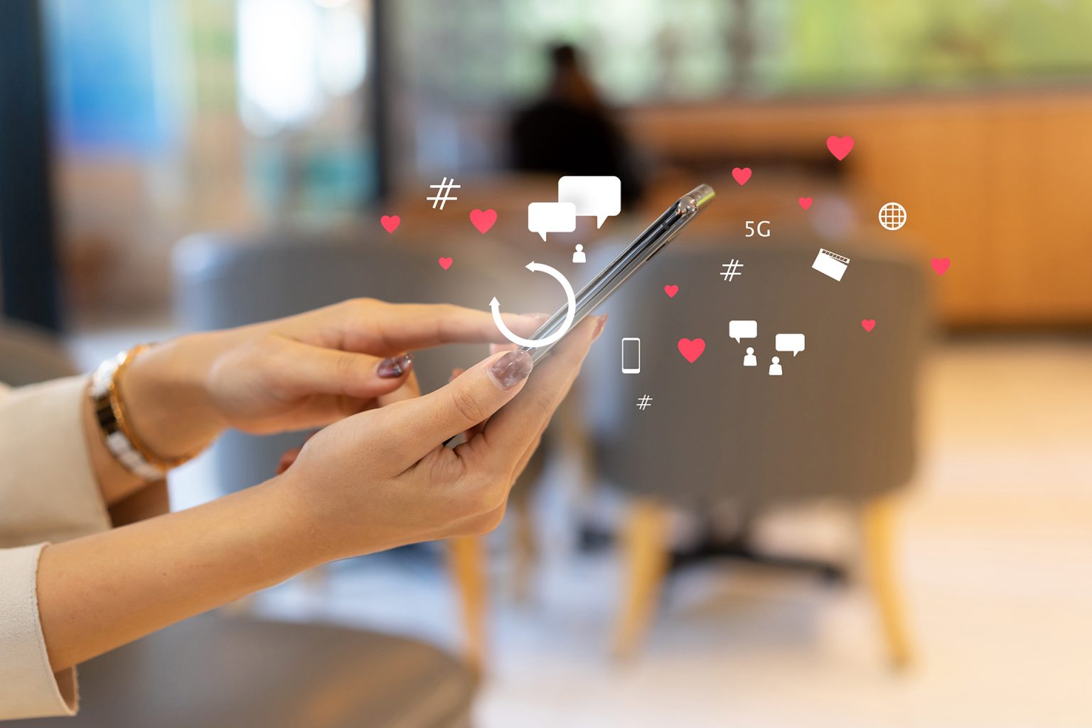 لماذا يميل البعض لاتباع “الترندات” رغم خطورتها وسخافتها أحيانا؟